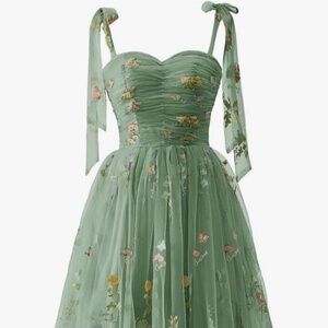 EUC Woman Short, Formal Dress w/Tulle